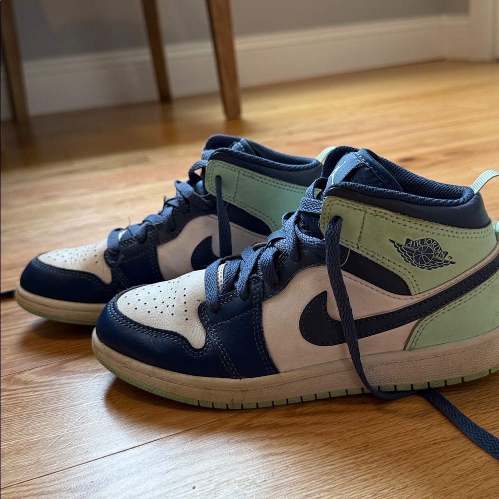 Nike Air Jordan 1 Mid GS Mystic Navy Mint Foam 640734-413 youth Size US 2Y used